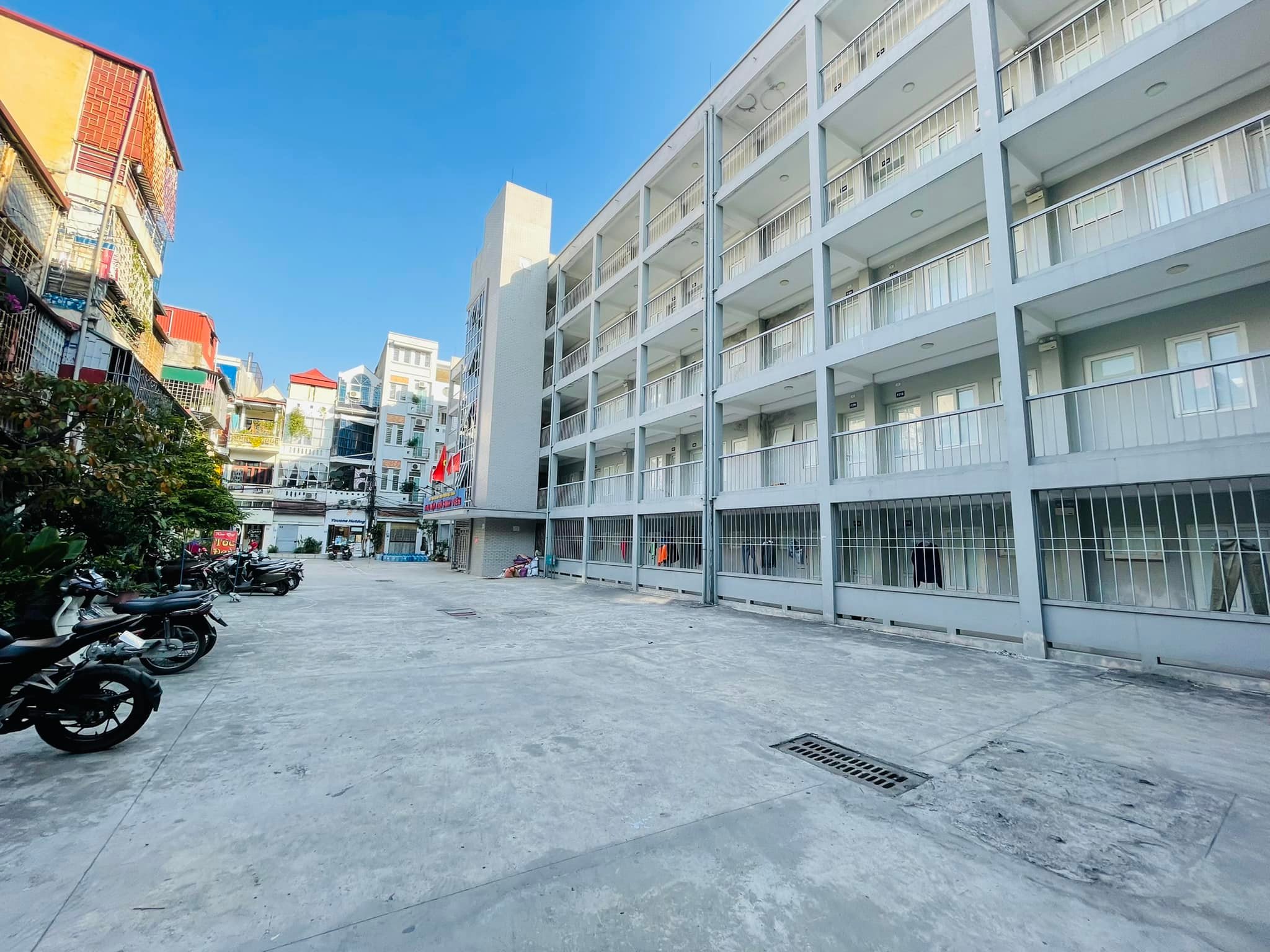 Bán đất tặng nhà tại Chùa Láng 65m2, mt 3.5m - 10,7 tỷ