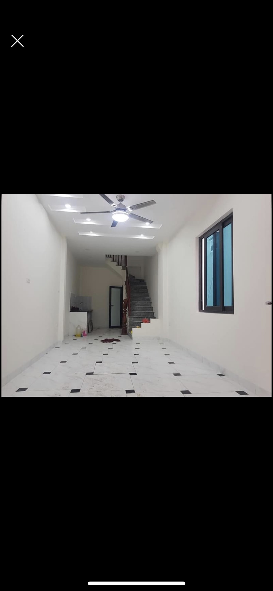 Bán gấp nhà giá thời covid, nhà mặt đường Ngô Gia Tự, quận Long Biên, TP Hà Nội. - Diện tích 90m2. - Nhà 4 tầng. Nhà cũ xác định bán đất. - Vị trí trung tâm đẹp nhất phố, vỉa hè rộng 6m. Phố Ngô Gia Tự 8 làn xe ô tô, kinh doanh sầm uất. + Hiện tại đang cho thuê kinh doanh. + Sổ đỏ chính chủ vuông vức.