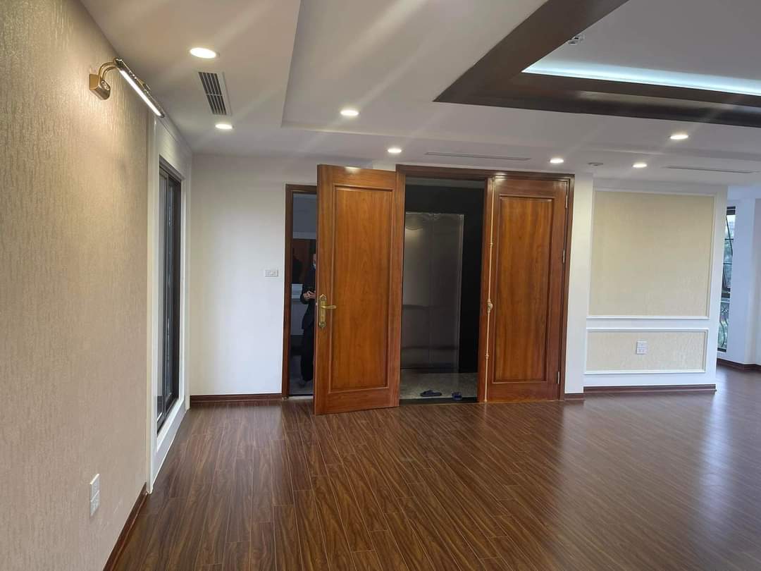 BUILDING MẶT TIỀU SIÊU KHỦNG, 2 MẶT PHỐ NGUYỄN KHANG TO, NHỎ, THANG MÁY, ĐẲNG CẤP VĂN PHÒNG, KINH DOANH MỌI LOẠI HÌNH. 098.115.8.507