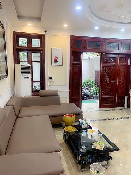 Bán biệt thự Trần Thái Tông – 200m2 x 4 tầng- Giá 47 tỷ