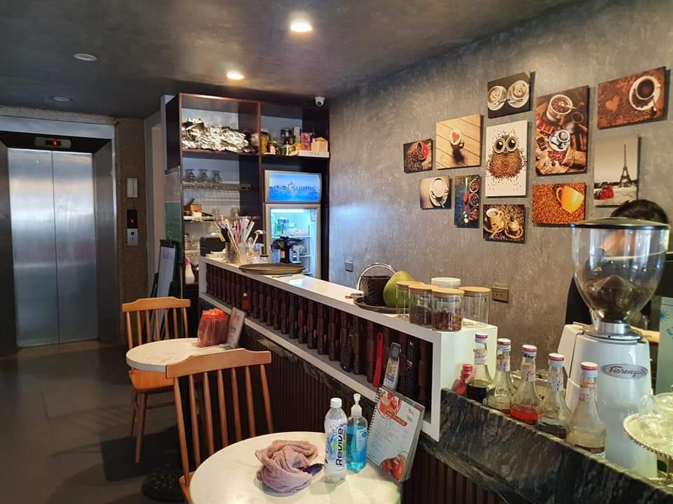 Bán nhà mặt phố Lạc Long Quân, DT sổ 55m2 x 7 tầng, đường ô tô 2 chiều, vỉa hè rộng, có thang máy