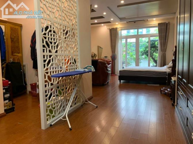 bán nhà mt lê văn việt phường tăng nhơn phú b quân 9 gía 22 tỷ