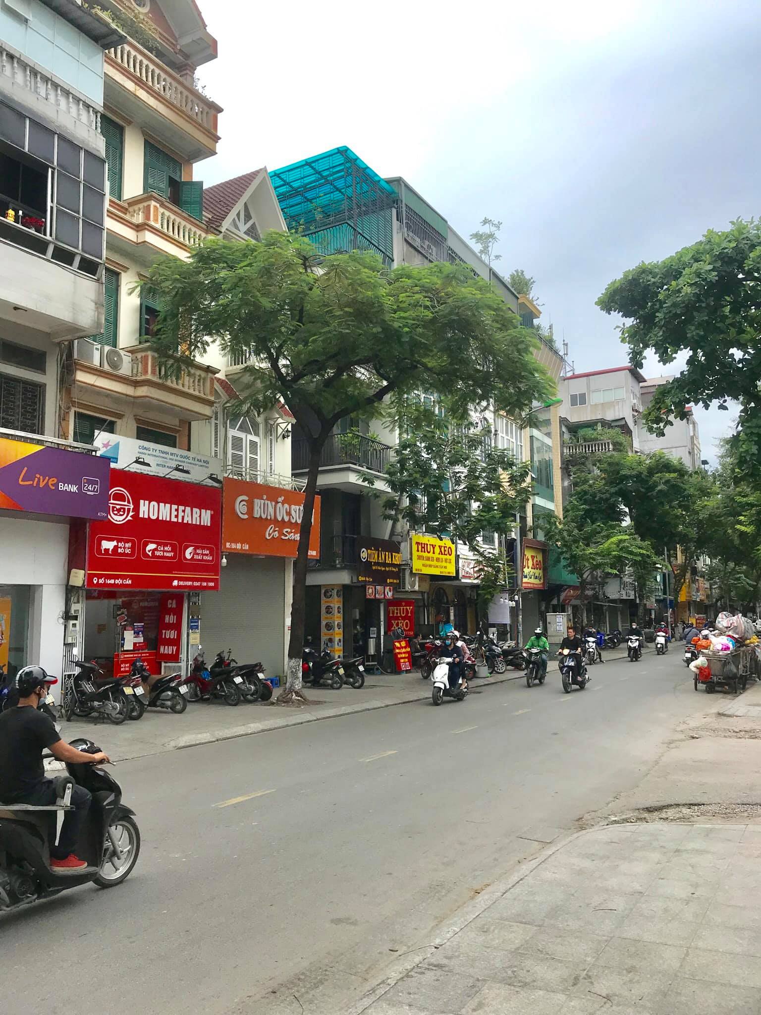 Bán nhà phố Đội Nhân, Q. Ba Đình 120m2, Mt 8m, phân lô, vỉa hè, Kinh doanh, 20 tỷ.