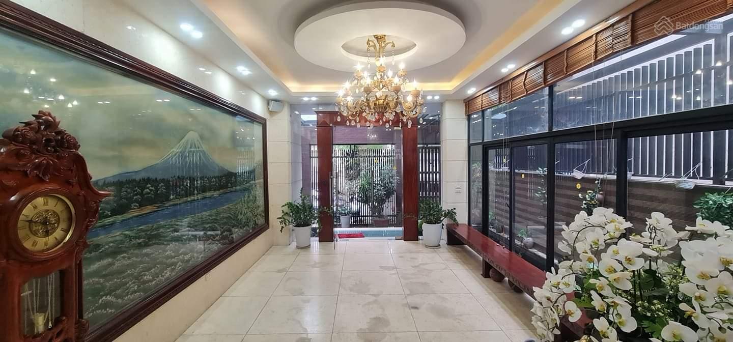 Bán biệt thự Việt Hưng, 220m2, MT 10m, tặng toàn bộ nội thất xịn, 26.8 tỷ