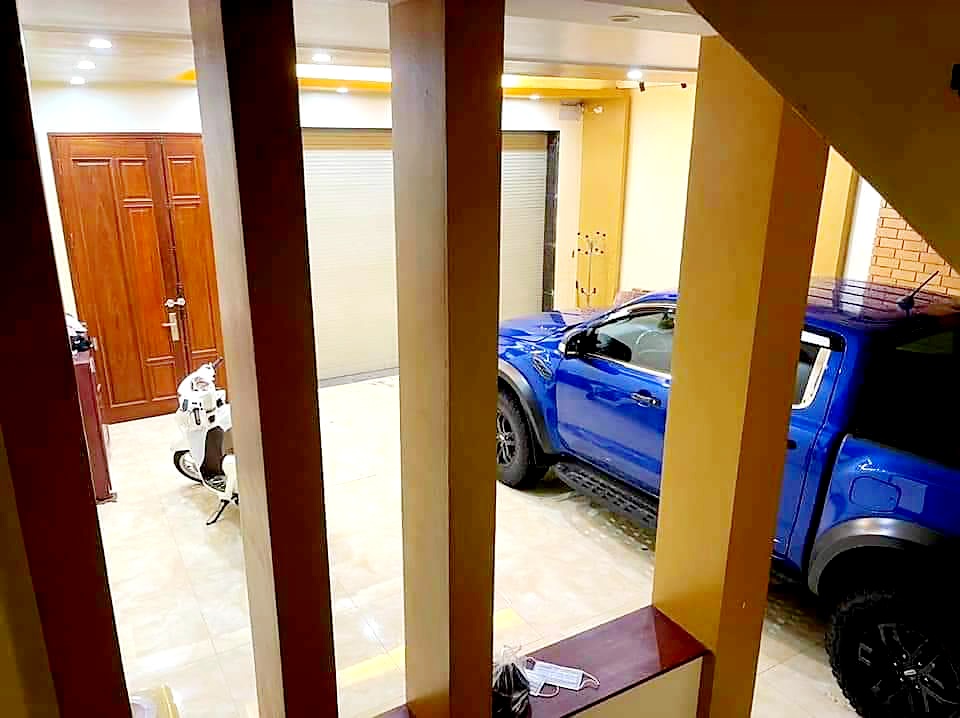 HỢP TÂY TỨ MỆNH, Ô TÔ 7 CHỖ VÀO NHÀ, MẶT TIỀN SIÊU RỘNG, GIA ĐÌNH CẦN BÁN, THANH KHOẢN NHANH, GIÁ TỐT -098.115.8.507. + Ngõ thông thoáng, ô tô tránh, ô tô vào nhà, gần mặt phố Nguyễn Khang. + DT 65m2, 5 tầng, MT 6,8m. 4 phòng ngủ, Gara xếp đẹp 2 ô tô, sẵn ô chờ thang máy. + Sổ đỏ chính chủ, đẹp, không lỗi lầm. + Giá tốt, khách thiện chí giao dịch sang tên ngay. LH: Mrs Dung 098.115.8.507.