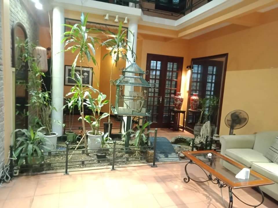 Cần tiền bán gấp nhà Lạc Long Quân 72m2 4 tầng, ô tô đỗ cửa, kinh doanh sầm uất. Giá chỉ 10 tỷ