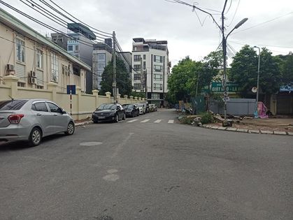 Bán nhà hẻm xe hơi thông đường Lê Thị Riêng, Phường Bến Thành, Quận 1, nhà đẹp giá tốt