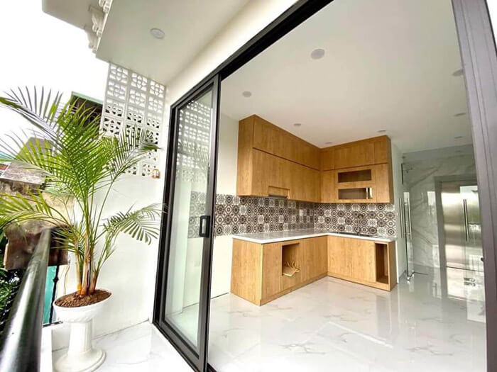 Chính chủ bán nhà 70m2, 5t, phân lô, ô tô tránh có vỉa hè, kinh doanh sầm uất Hoàng Quốc Việt, 12 tỷ