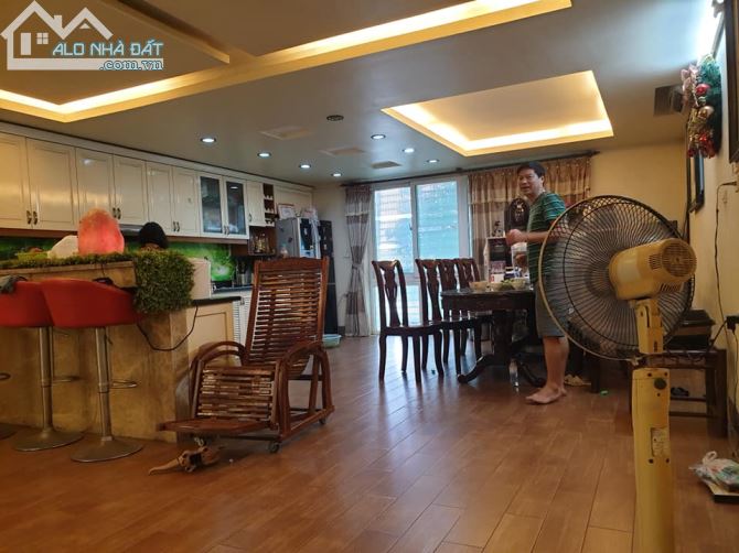 Bán nhà mặt hồ Tây Trà, 112m2 x 5T, Mt gần 6m, vỉa hè rộng KD đủ loại hình, gía 21.5 tỷ