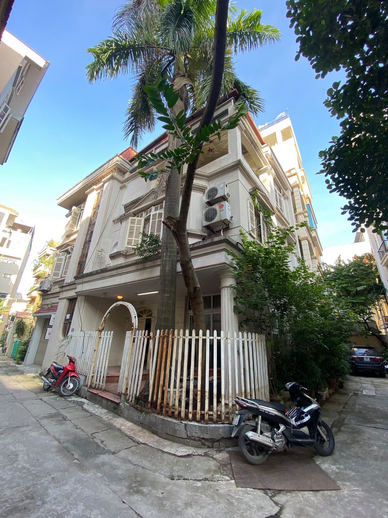 BIỆT THỰ LÔ GÓC KIẾN TRÚC KIỂU CỔ KHU VIP CẦU GIẤY, 098.115.8.507.