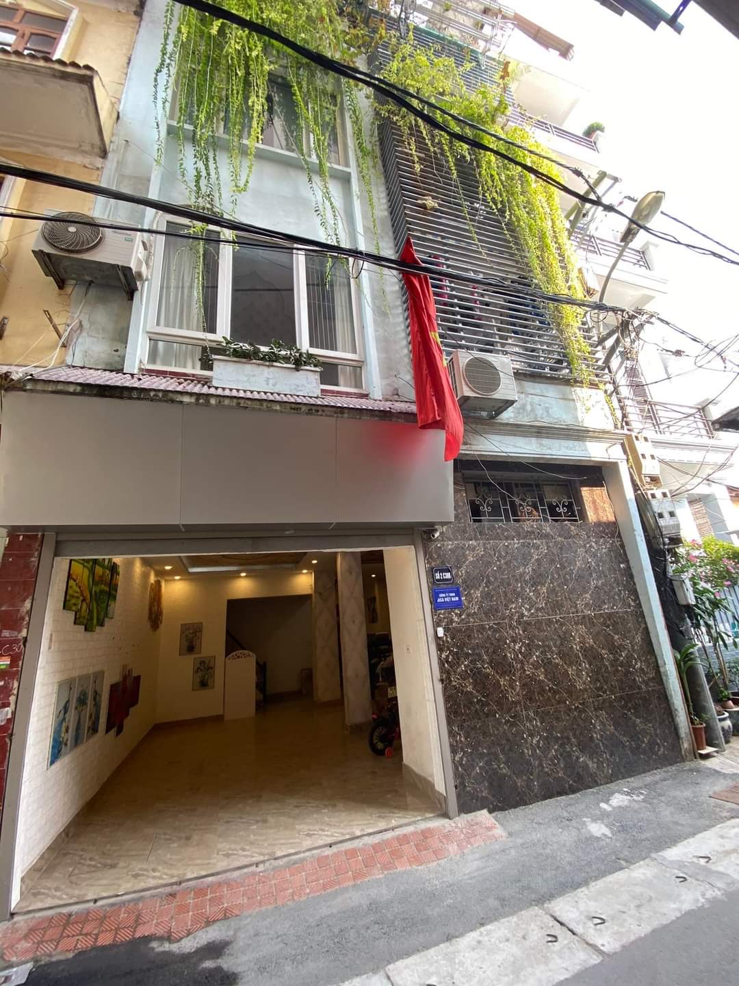 GARA ÔTÔ TRÁNH-KINH DOANH-Ở NGAY- HOÀNG ĐẠO THÀNH-THANH XUÂN-DT 73m2-4T-MT 6m-Giá 10,8 tỷ.