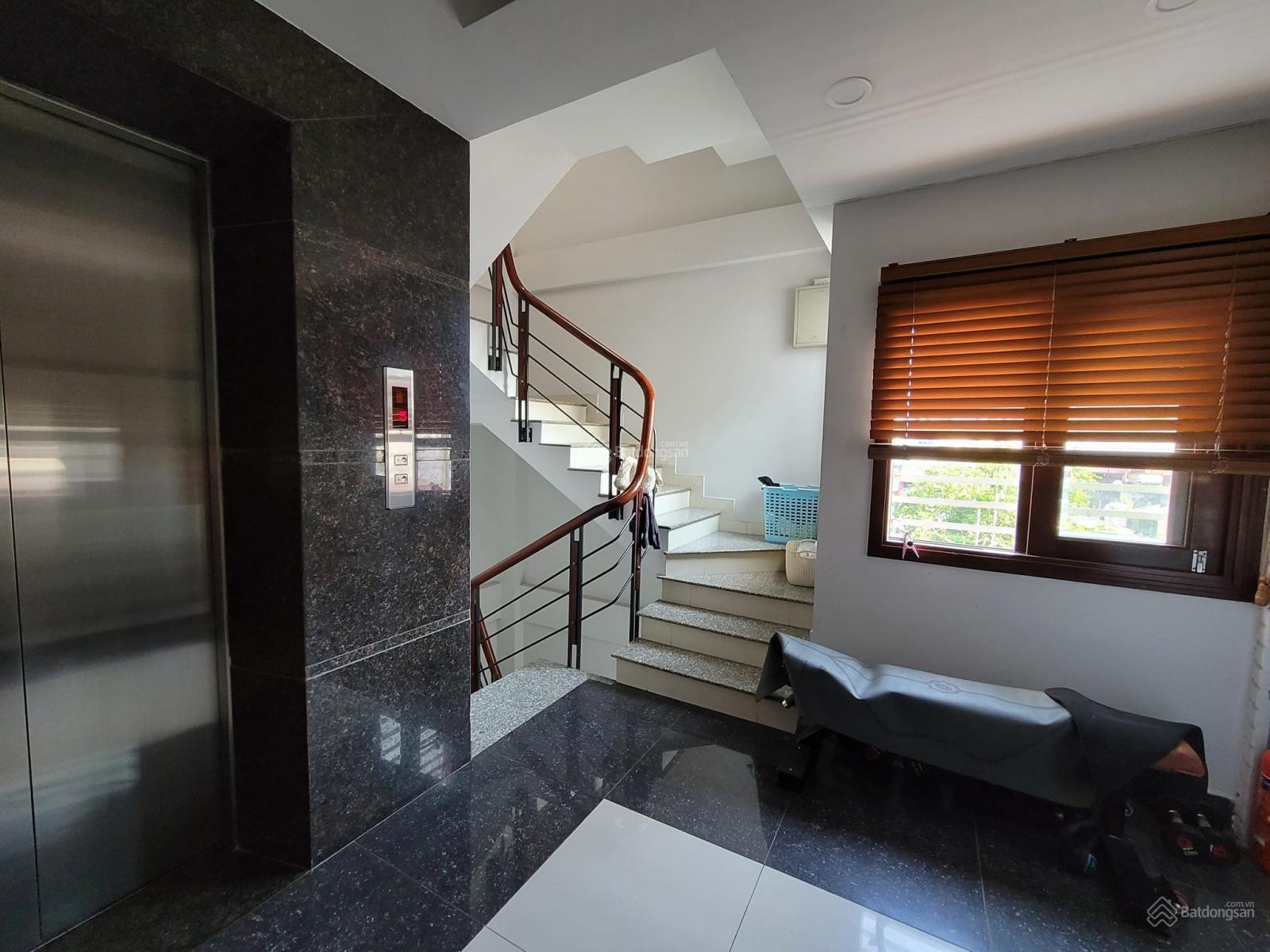 Bán gấp nhà TÔN ĐỨC THẮNG Q. Đống Đa Mặt ngõ Ô tô tránh- Mặt tiền rộng