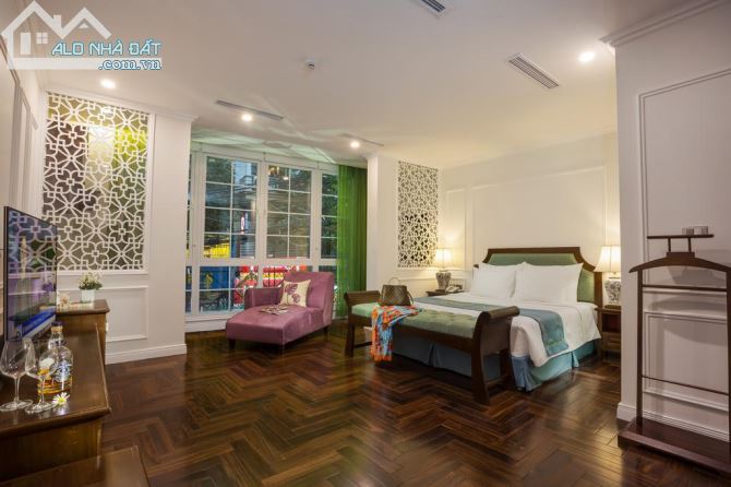 Diện tích lớn, mặt tiền khủng không dễ tìm ở Phố Cổ mặt phố Hàng Nón 230m2, mt16m, 160 tỷ