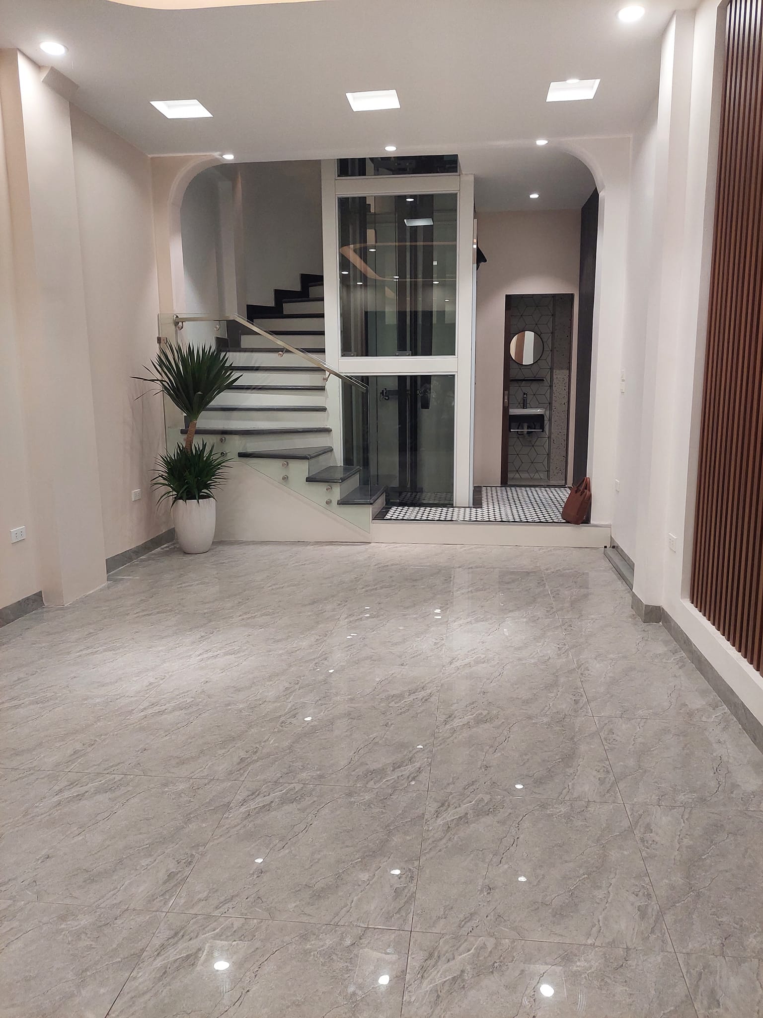 Mặt Phố Kim Mã Ngã Ba Sơn Tây Ô Tô Kinh Doanh Mặt Tiền DT 60m2 Nhỉnh 15 tỷ