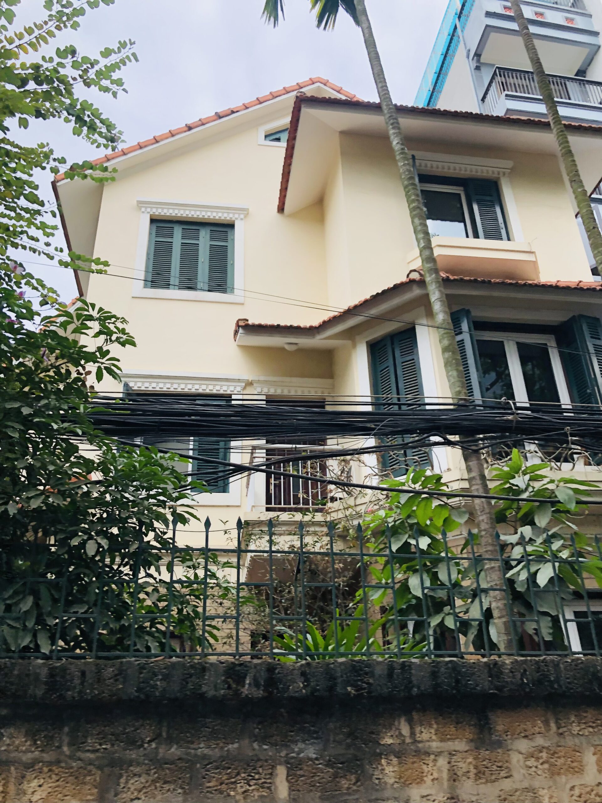 Bán biệt thự Vườn Đào, gần Lotte, hướng Tây Nam, DT 333m2, view vườn Hoa giá 90 tỷ