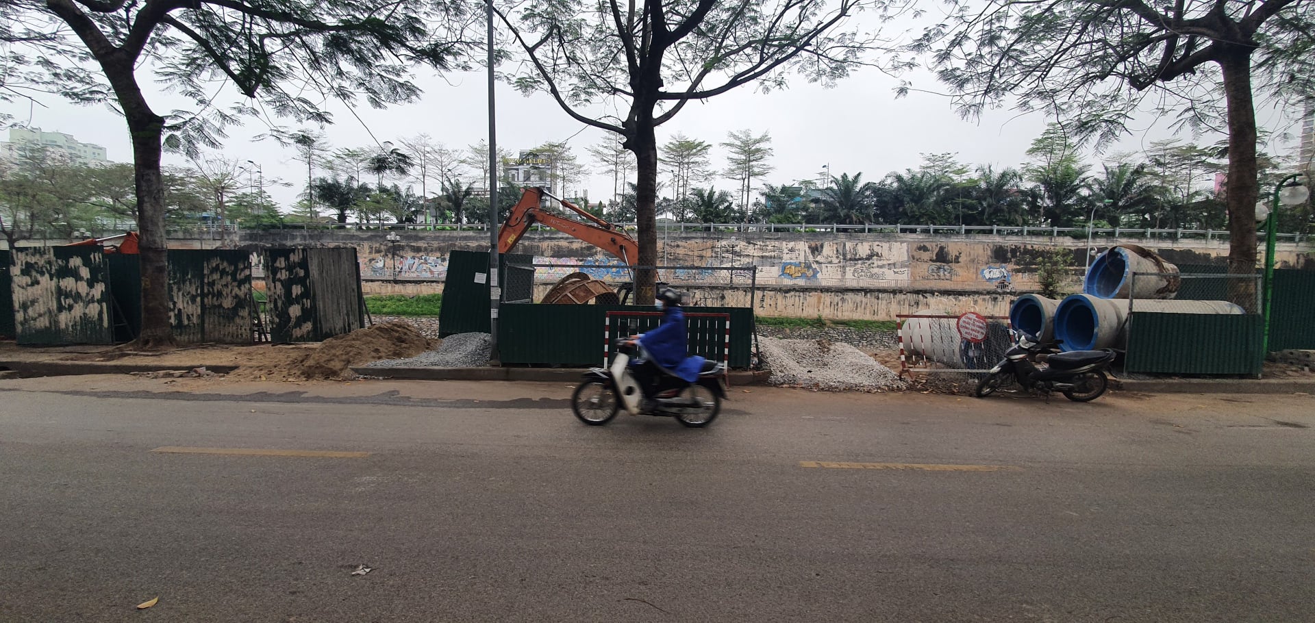 Bán đất tặng nhà Nguyễn Đình Hoàn, 60m2, mặt tiền 4m, 12 tỷ