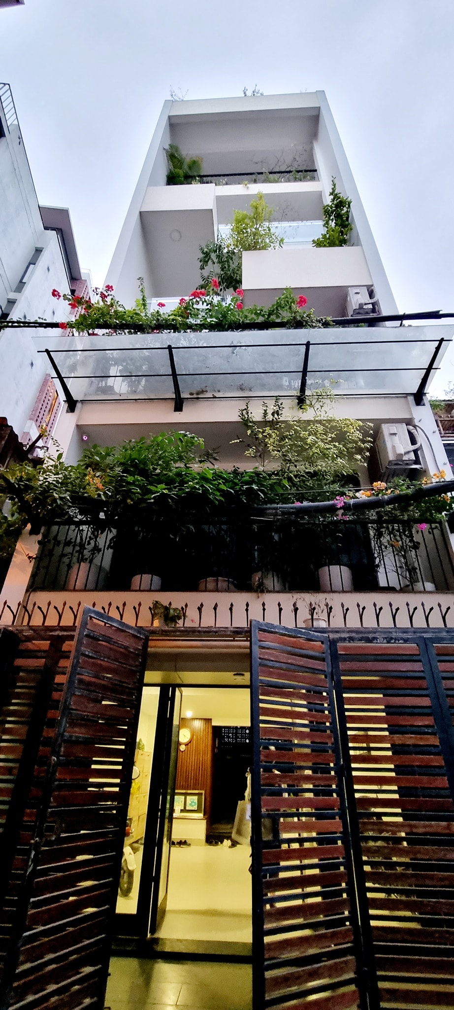 Bán cực gấp Khách Sạn Phố Trương Công Giai, Kinh Doanh Tuyệt vời.