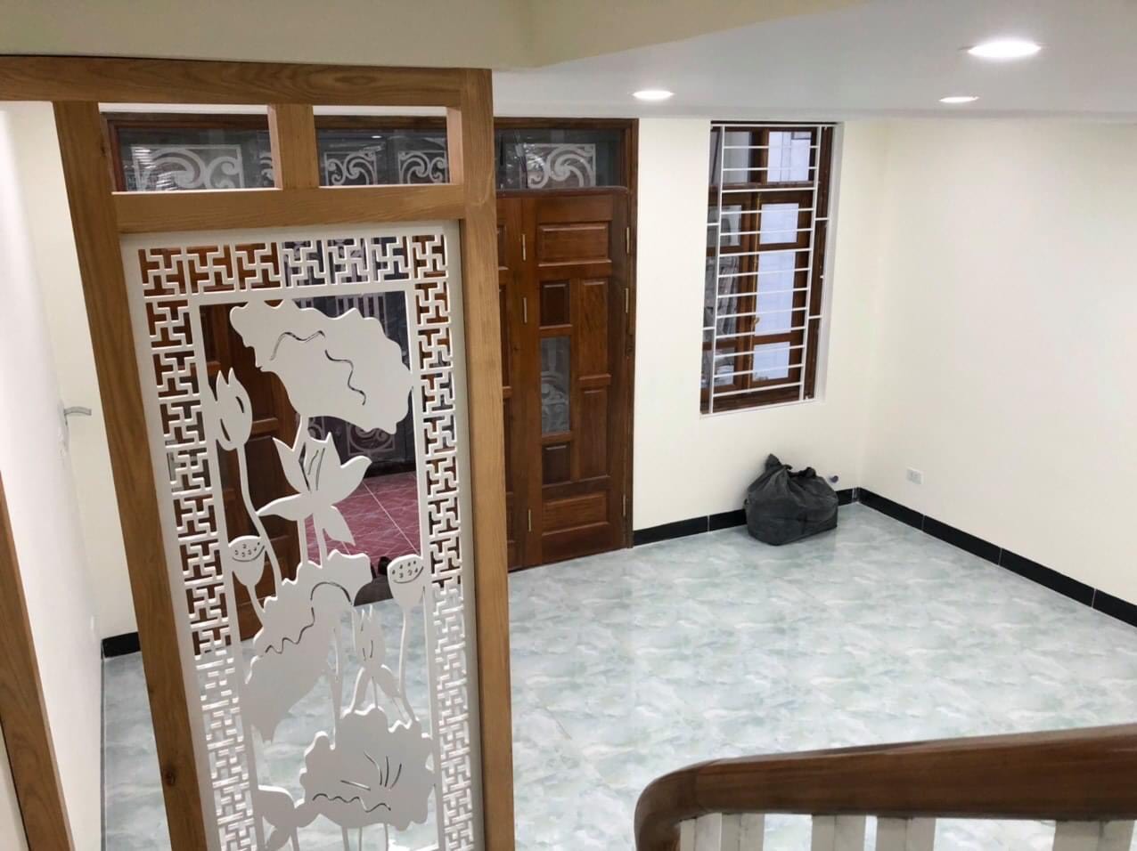 cần bán nhà đường Thái Hà, Đống Đa. DT: 55m2 x 7 tầng MT: 5,2m giá 13 Tỷ