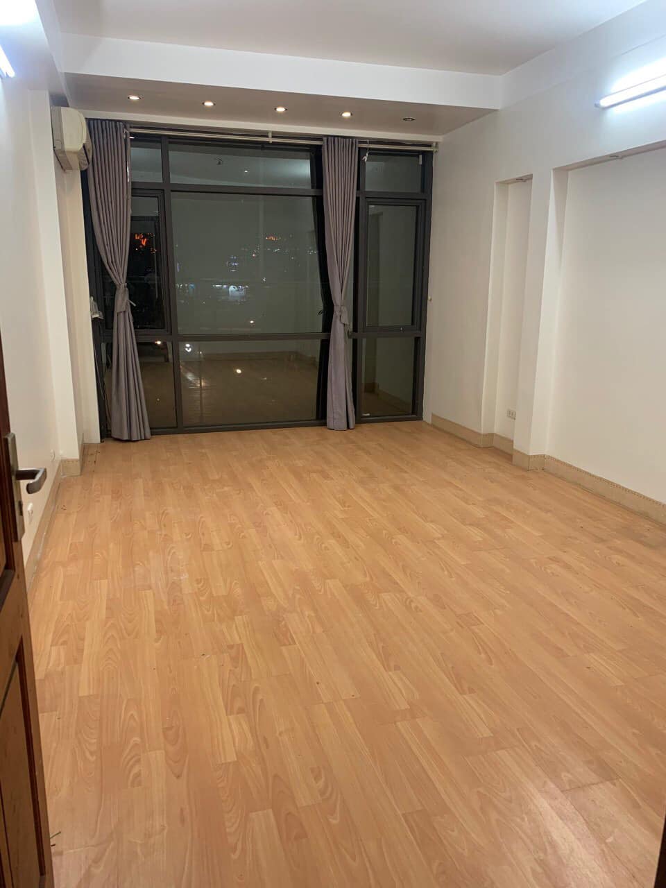 Bán nhà Đền Lừ- 48m2 x 6 tầng- Giá 14.5 tỷ