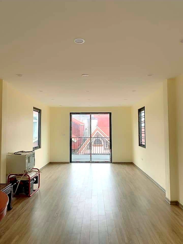 NHÀ ĐẸP Ở NGAY PHỐ PHẠM TUẤN TÀI, Ô TÔ ĐỖ CỬA, YÊN TĨNH, DÂN TRÍ, VĂN MINH. 098.115.8.507. + Ngõ to ô tô tránh, dừng, đỗ thoải mái. + Bán kính 1Km cực nhiều tiện ích: Chợ Xanh, Chợ Sinh Viên, Siêu thị, Trường Quốc Gia, Sư Phạm, Báo Chí, Nguyễn Bình Khiêm, v,v... Khu vực dân trí cao. + Diện tích xây dựng 58m2, 6 tầng, tổng có 6 phòng ngủ, đầy đủ công năng. + Sổ đỏ phân lô đẹp không tỳ vết. Giao dịch chính chủ. + Lh: Mrs Dung – 098.115.8.507