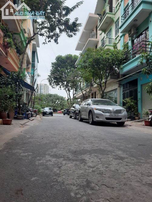 Bán nhà mặt ngõ Doãn Kế Thiện, 73m2,8 tầng ,thang máy,mặt tiền 5m,lô gốc,giá nhỉnh 14 tỷ