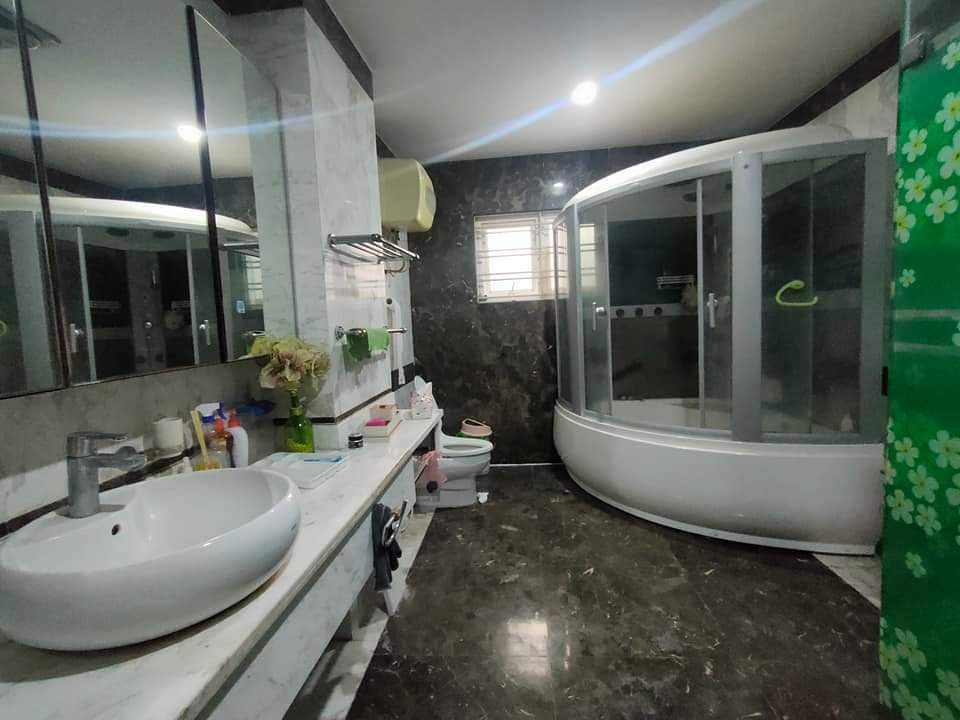 Bán gấp chung cư mini phố Chùa Bộc, DT 83m2, MT 6.9m, 17 phòng thang máy, 13 tỷ.