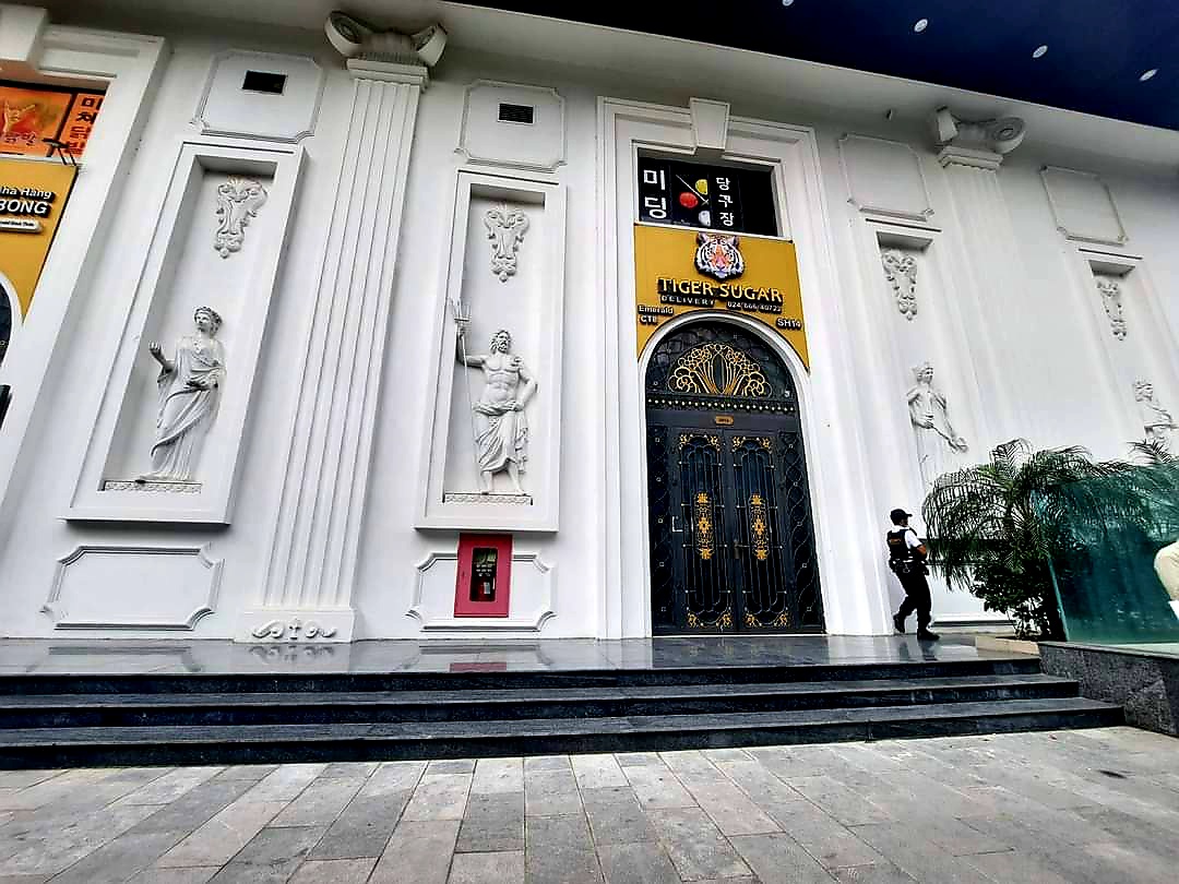 SHOPHOUSE VIMEFULLAND KHU VỰC MỸ ĐÌNH, KINH DOANH TUYỆT VỜI, 098.115.8.507. + Vị trí: Shophouse khối đế Vimefulland khu vực Mỹ Đình, Nam từ Liêm, vị trí kinh doanh tuyệt vời, + Tổng diện tích sàn sử dụng 322m2, mặt tiền 15m, sổ đỏ lâu dài. + Dòng tiền khai thác 120 triệu/ tháng. + LH(29): Mrs Dung 098.115.8.507.