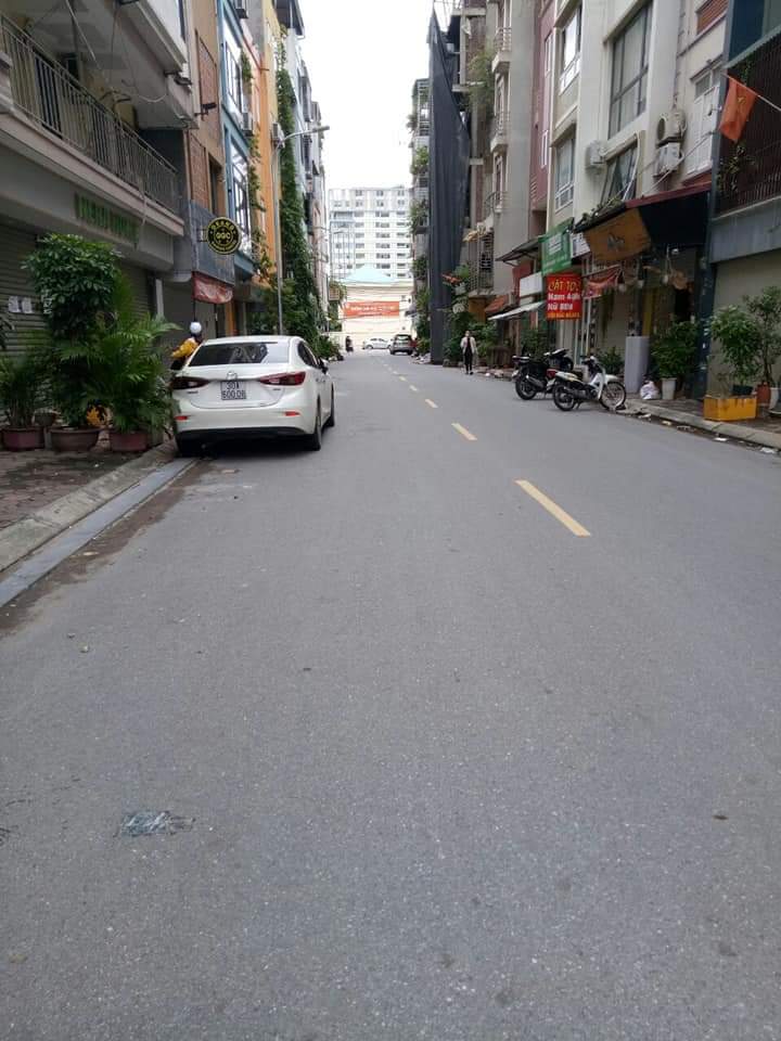 TRIỀU KHÚC BÁN ĐẤT TẶNG NHÀ - 2 THOÁNG 90M2, 5m, MẶT TIỀN.