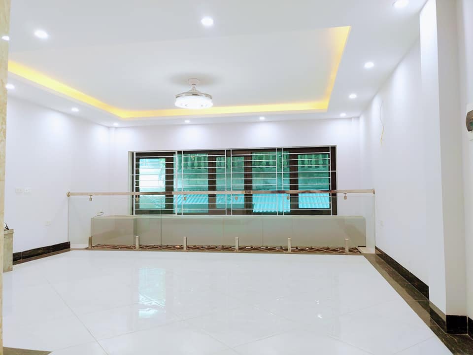 BÁN NHÀ MẶT PHỐ Hoàng Văn Thái Nhà 5 tâng 125M2 MẶT TIỀN 5.5M GIÁ 22 tỷ