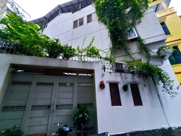 CÁCH VÀI NHÀ RA PHỐ - Ô TÔ ĐỖ CỬA - MẶT TIỀN LỚN CÓ THỂ CHIA