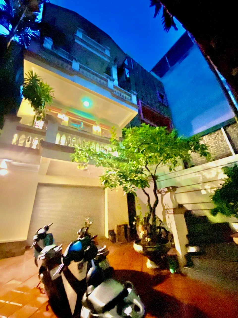 BIỆT THỰ ĐƠN LẬP SÂN VƯỜN THÁI HÀ - GARA ÔTÔ - 4 THOÁNG - MẶT TIỀN KHỦNG - Ở - LÀM VĂN PHÒNG