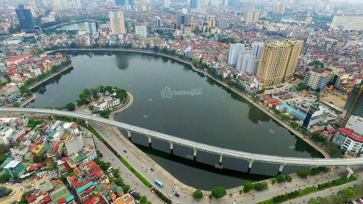 bán gấp nhà mặt phố Hoàng Cầu, DT: 41m2 x mặt tiền 6.2m Chỉ 18 tỷ.