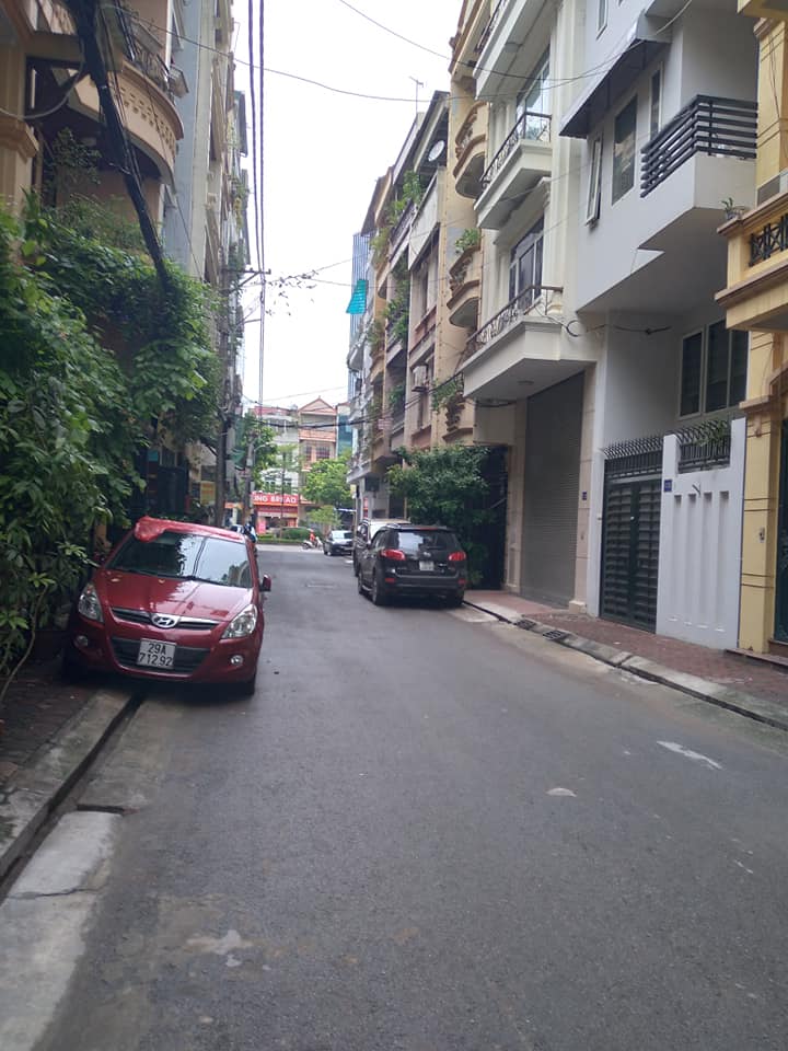 Bán Nhà Sát Hồ Hoàng Cầu Đống Đa, 65m2 5 Tầng MT 4.5m, Ô Tô, Giá 13.5 Tỷ