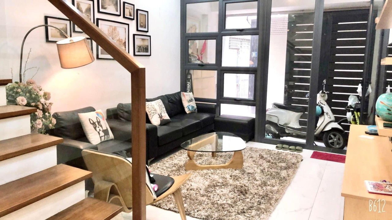 Bán gấp Mặt phố Hồng Hà giá 19.5 tỷ, 100m2, KD cực tốt