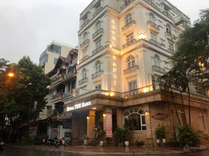 Bán khách sạn lô góc, mặt phố Trung Hòa, Cầu Giấy, 286m2, 8 tầng, đang cho thuê 300tr/th. Giá 93 tỷ
