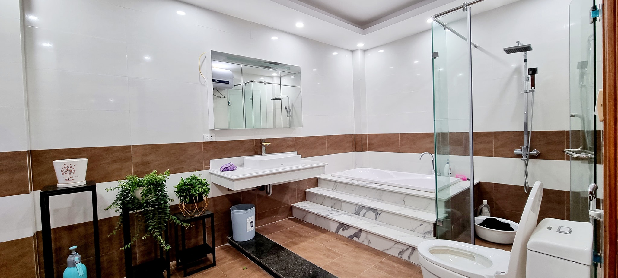 Cực gấp, nhà ở Trung Kính 50m2, 5 tầng, oto đỗ cửa chỉ 11 tỷ