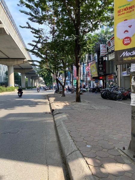 SIÊU PHẨM MẶT PHỐ XUÂN THỦY, DIỆN TÍCH RỘNG, GIÁ CHƯA ĐẾN 20 TỶ, + Mặt phố kinh doanh đỉnh, vị trí cực đẹp, xây tòa văn phòng, showroom tuyệt vời. + Thửa đất vuông vắn 85m2. Sổ đỏ chính chủ. LH(19.3) Mrs Dung 098.115.8.507.