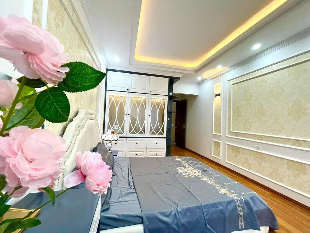Bán nhà 3 làn ô tô tránh, Kinh doanh đỉnh cao, hồ Hoàng Cầu, Đống Đa, DT 90m2. 28 tỷ Ngày đăng: Hôm nay Nhà siêu rộng mà sát hồ Hoàng Cầu, Gần ĐH Văn Hóa, ĐH Mỹ Thuật, hồ Đắc Di, Rạp chiếu phim QG.