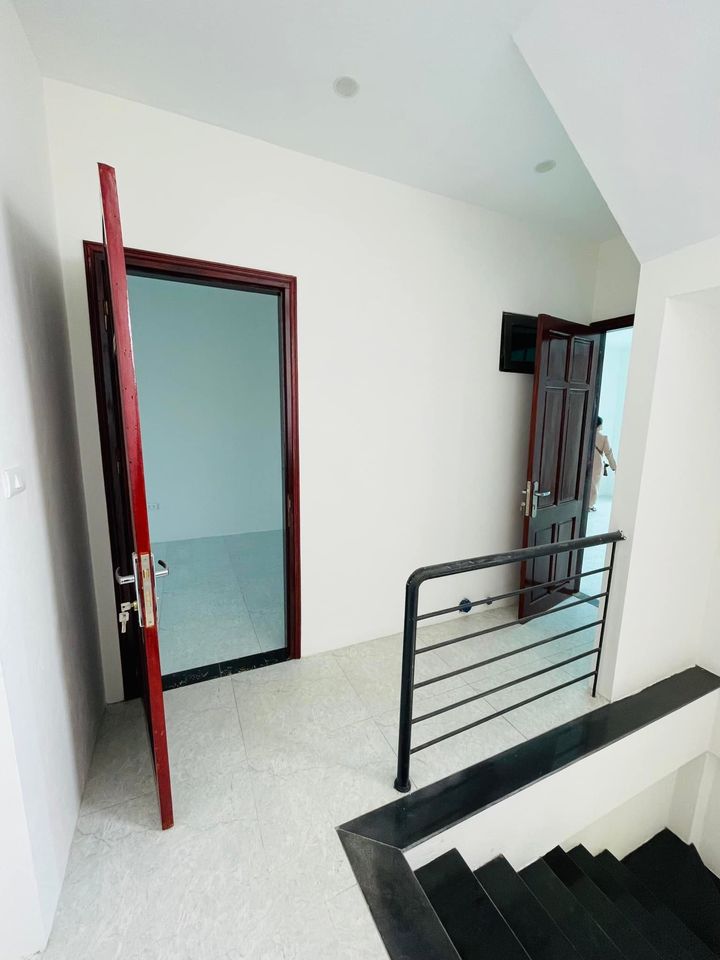 Bán nhà mặt ngõ tại Kim Giang, 93m2 x 5 tầng, mt 10m, 14 tỷ