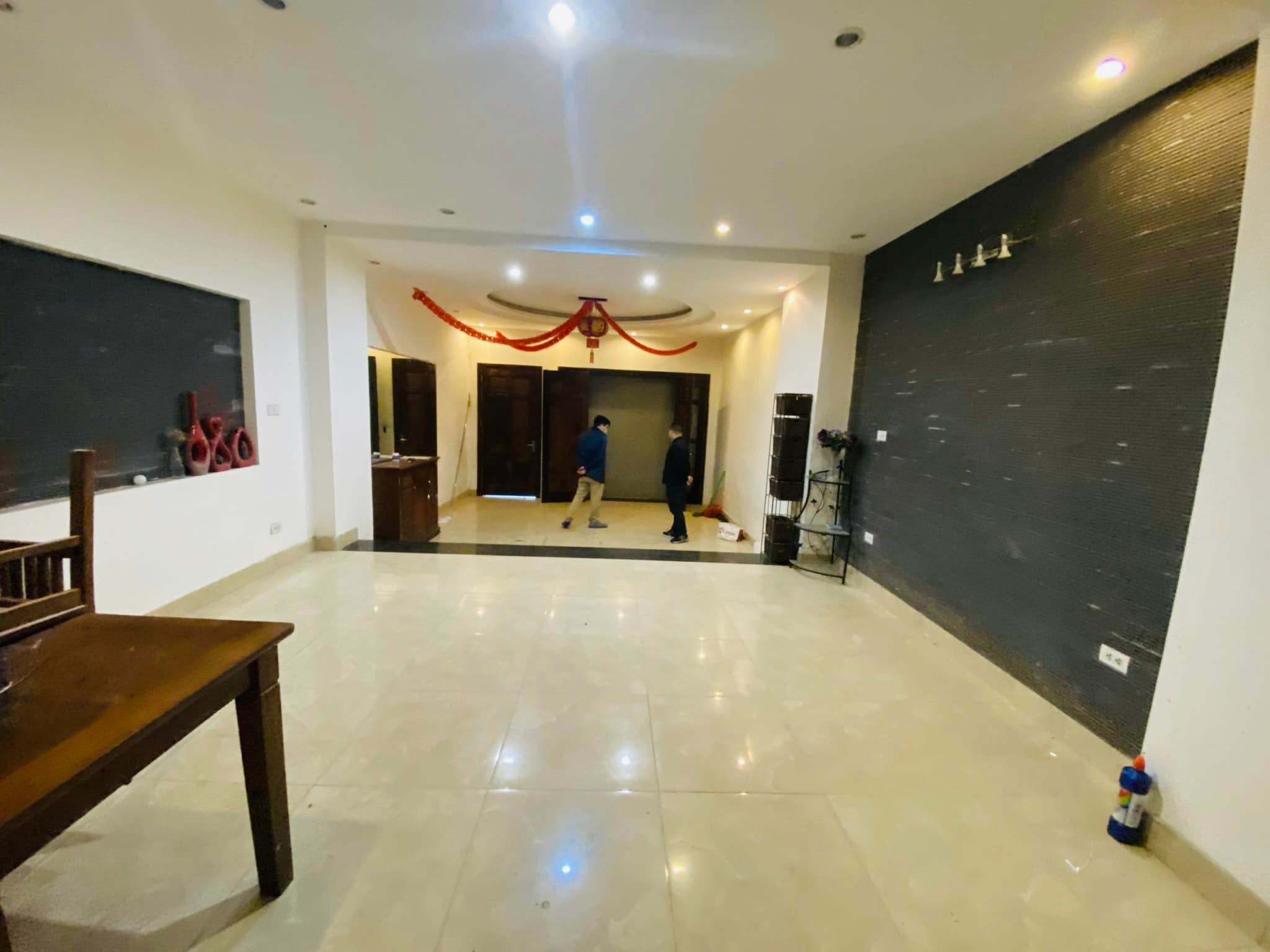 Bán nhà mặt phố Nguyễn Văn Huyên, Quận Cầu Giấy, DT 45m2 x 6 tầng, MT 3.6m giá 15.8 tỷ