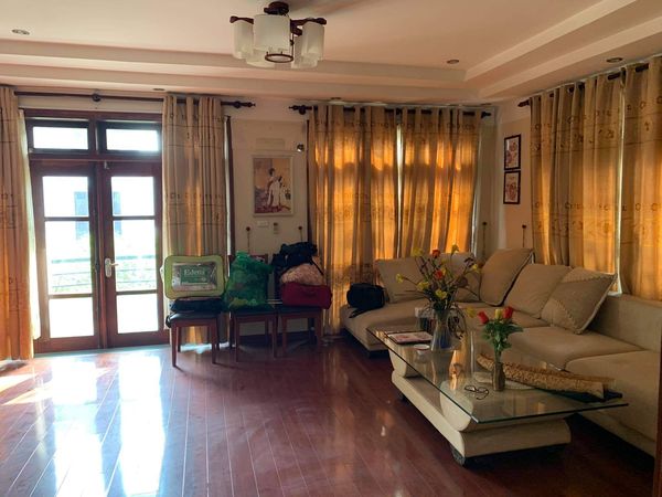 Bán nhà Lạc Long Quân- 124m2 x 4 tầng- Giá 18.5 tỷ