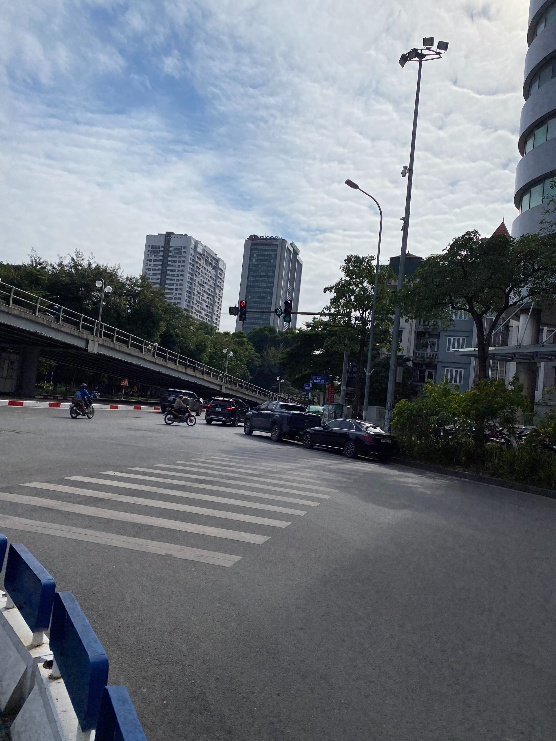 Bán nhà mặt phố Khuất Duy Tiến DT 40m2x2T, MT khủng 8m, vị trí đắc địa, kinh doanh đỉnh 10.5 tỷ