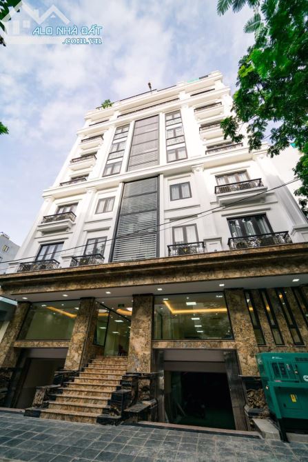 Cần bán nhà MP Vip Bà Triệu gần Vincom, S 219 m2, MT 6.4 m, vỉa hè rộng KD tốt,Giá 100 Tỷ.