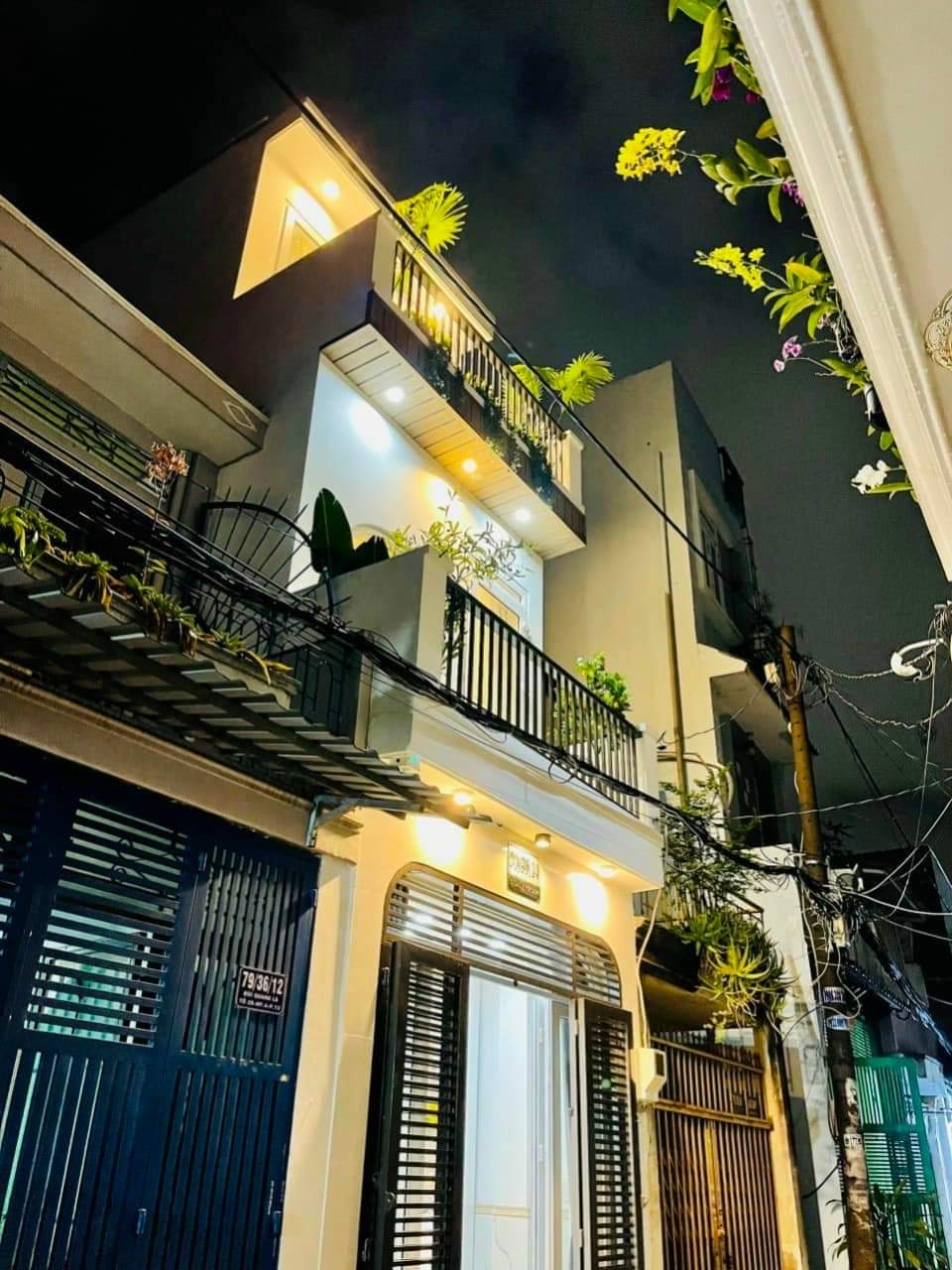 11.3 tỷ! Lô Góc! Ô tô vào nhà! Kinh Doanh! Phố Hào Nam 80m, 5 tầng, mt 7m