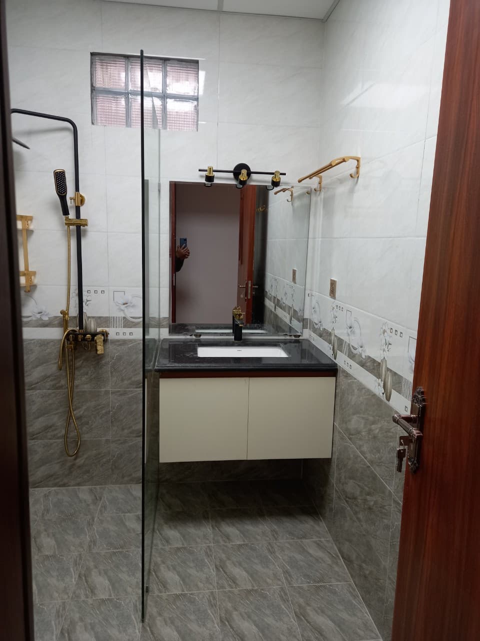 Bán đất ngõ 68 Ngọc Thuy, Kinh doanh 140m2, tương lai mặt đường 30m