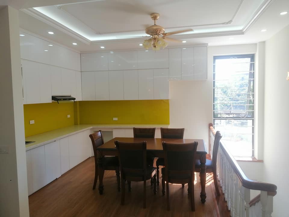 Bán nhà Hoàng Ngân, 62m2, 5 tầng, MT: 4,8m, ngõ to như phố, ô tô vào nhà