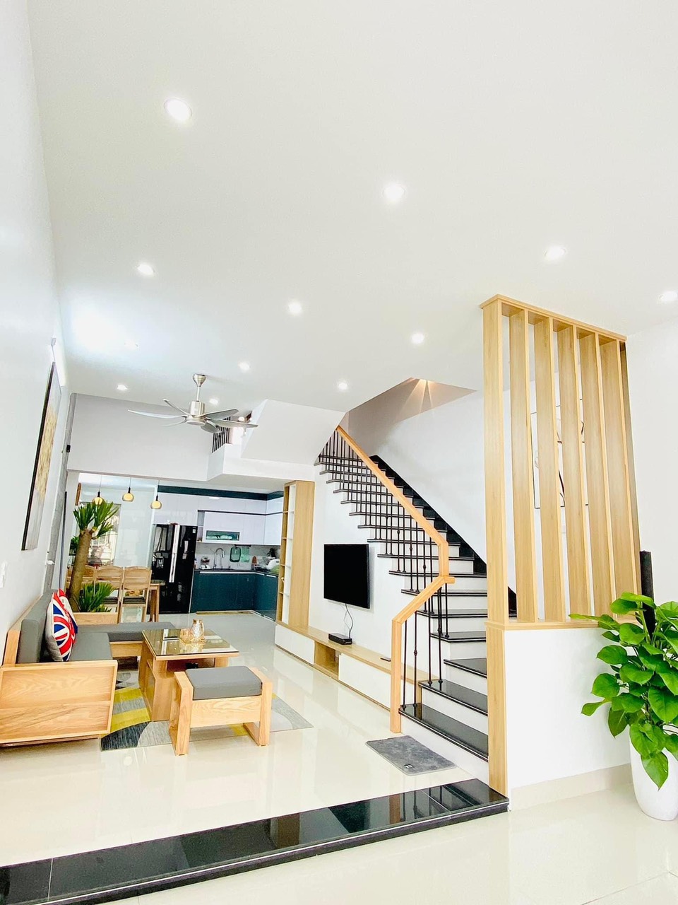 BÁN TÒA NHÀ MẶT PHỐ PHÒ ĐỨC CHÍNH- THANH NIÊN. 9 TẦNG - 100m2. Gía : 56 tỷ