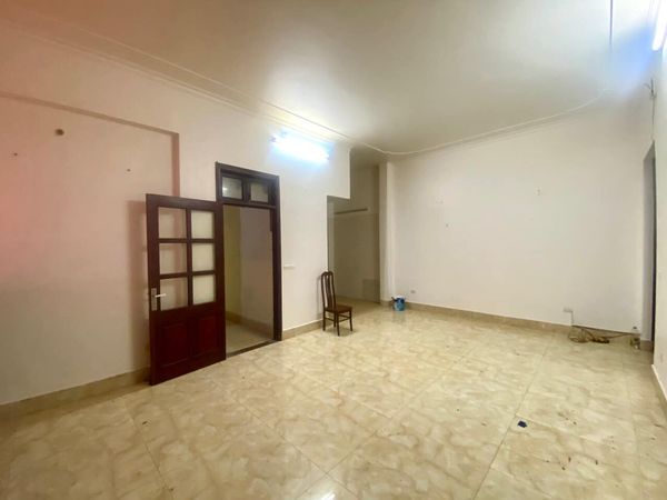 Bán nhà Ái Mộ- 121m2 x 5 tầng- Giá 24.3 tỷ