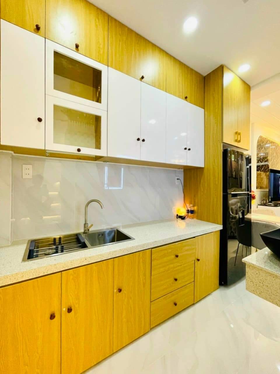 Bán nhà mặt phố Trần Hữu Tước DT 60m2 x 7 tầng thang máy vị trí đắc địa tiện kinh doanh mở vp cty spa trung tâm vừa ở vừa kinh doanh.