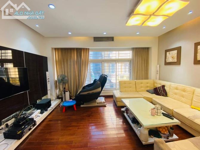 Bán Nhà Tây Hồ - Gara Ô Tô - Trước Nhà Ô Tô Tránh - Kinh Doanh - Gần Hồ Tây-55m2-12 Tỷ.